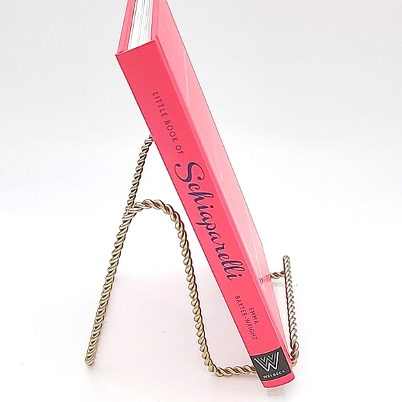 Little Book of Schiaparelli - Picture 4 of 5